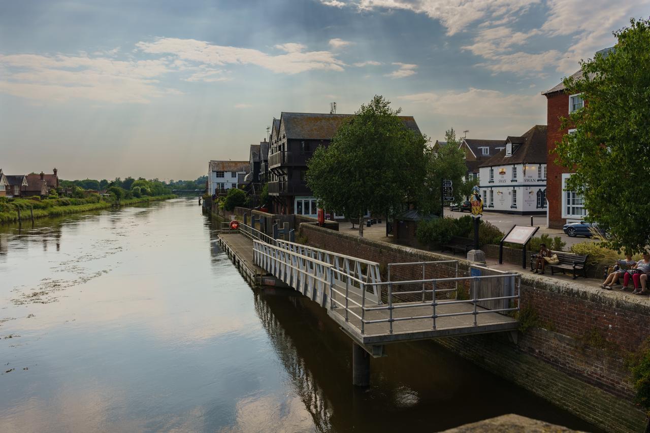 Swan 4* Arundel